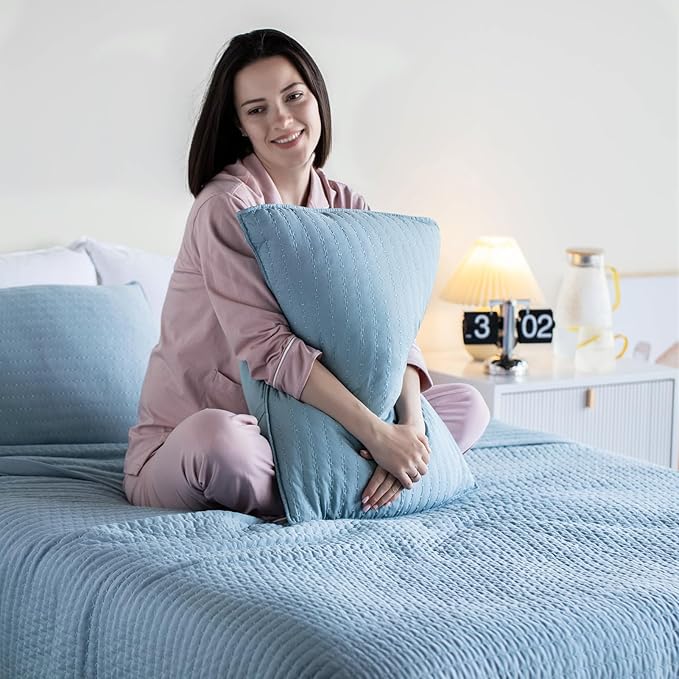 KASENTEX Queen XL Quilt Set 98"x98" – Soft Washed 3-Layer Lightweight Bedspread, Minimalist Nordic Design, All-Season Spring & Summer Quilt Set (1 Quilt + 2 Pillow Shams), Blue
