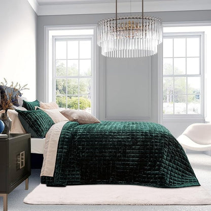 RECYCO Luxury Velvet Quilt Set Full Queen Size Bedding Sets, Ultra Soft Velvet Comforter Set, Lightweight Channel Box Stitch Oversized Bedspread Coverlet for All Season, with 2 Shams, Emerald Green