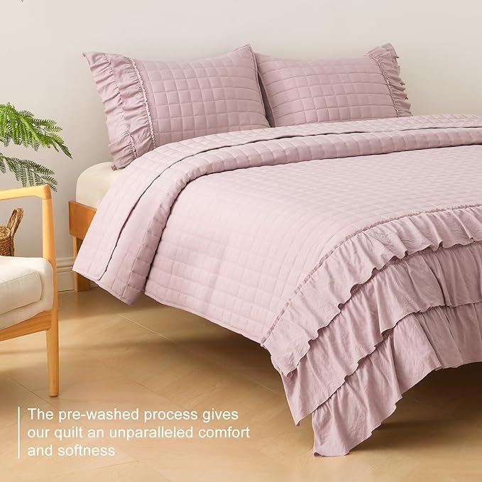 HORIMOTE HOME Dusty Pink Ruffled Quilt Set King Size, Classic Geometric Square Stitched Pattern, Pre-Washed Farmhouse Shabby Chic Microfiber Lightweight Bedding Set Bedspread Coverlet for All Season