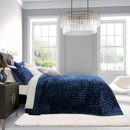 RECYCO Luxury Velvet Quilt Set Twin/Twin XL Size, Lightweight Velvet Comforter Set, Oversized Bedspread Coverlet Quilted Bedding Set, with 1 Matching Pillow Sham, for All Season, Navy Blue