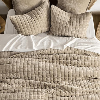 RECYCO Luxury Velvet Quilt Set, California King 118'' x 106'' Oversized Bedspread, Ultra Soft Velvet Comforter, Lightweight Box Stitch Bedding Sets for All Season, with 2 Shams, Urban Taupe
