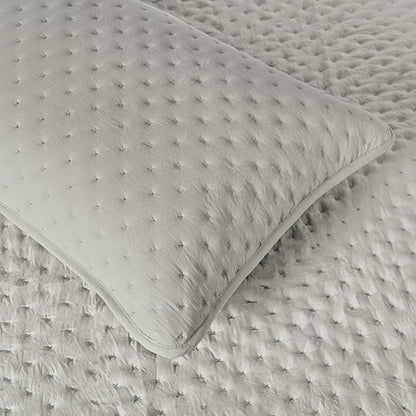 Amazon Basics Brushed Microfiber Quilt Set, Extra Soft with Natural Texture, 2-Piece,Twin/Twin XL, Grey