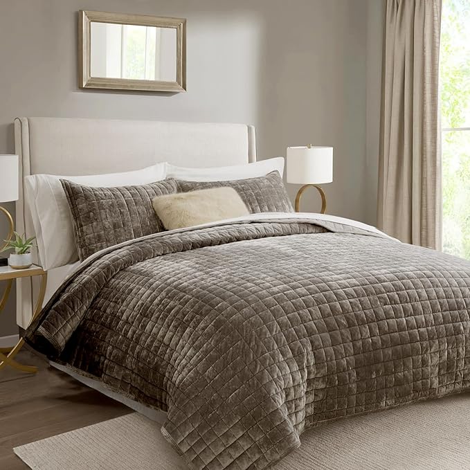 RECYCO Luxury Velvet Quilt Set King Size Bedding Sets, Ultra Soft Velvet Comforter Set, Lightweight Channel Box Stitch Oversized Bedspread Coverlet for All Season, with 2 Shams, Mocha Brown