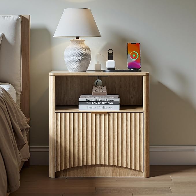 Evermagin Fluted Nightstand Set of 2 with Charging Station, Natural Oak Bedside Table with Drawer and Storage, Wood End Table Mid Century Modern, Large Night Stand for Bedroom