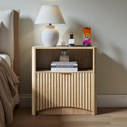 Evermagin Fluted Nightstand Set of 2 with Charging Station, Natural Oak Bedside Table with Drawer and Storage, Wood End Table Mid Century Modern, Large Night Stand for Bedroom