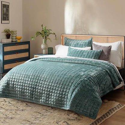 RECYCO Luxury Velvet Quilt Set Full Queen Size, Lightweight Velvet Comforter Set, Oversized Bedspread Coverlet Quilted Bedding Set, with 2 Matching Pillow Shams, for All Season, Aqua Green