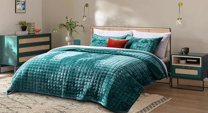 RECYCO Luxury Velvet Quilt Set Full Queen Size, Lightweight Velvet Comforter Set, Oversized Bedspread Coverlet Quilted Bedding Set, with 2 Matching Pillow Shams, for All Season, Teal