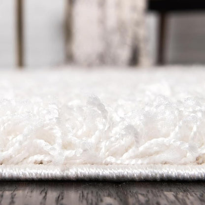 Unique Loom Solid Shag Collection Area Rug (5' 3" Round, Snow White)