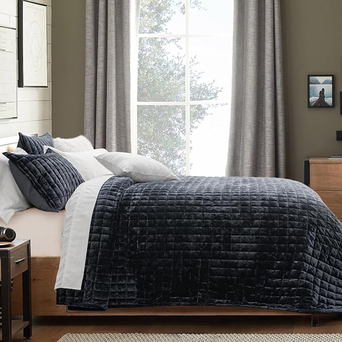 RECYCO Luxury Velvet Quilt Set Full Queen Size Bedding Sets, Ultra Soft Velvet Comforter Set, Lightweight Channel Box Stitch Oversized Bedspread Coverlet for All Season, with 2 Shams, Black