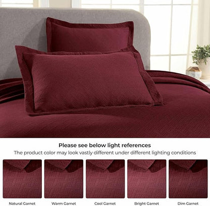 Superior 100% Cotton Basket Weave Bedspread with Shams, All-Season Premium Cotton Matelasse Jacquard Bedding, Quilted-Look Geometric Basket, Queen, Garnet