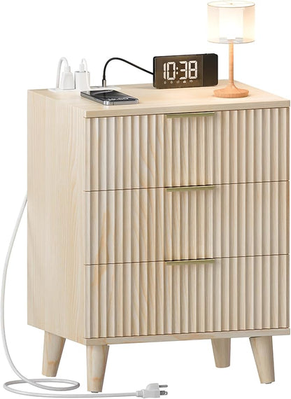 Fluted Nightstand with USB Charging Station, 3 Drawer Dresser Wood Modern Night Stand Bedside Table with Quiet Drawers & Large Storage End Table for Bedroom (1pcs, Natual)