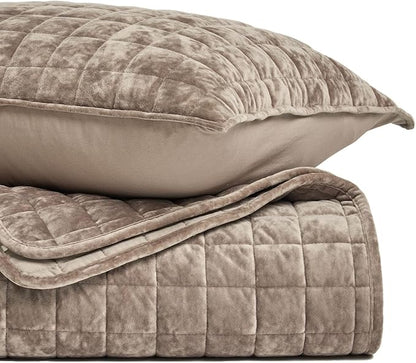 RECYCO Luxury Velvet Quilt King Size Bedding Set, Ultra Soft Velvet Comforter Set, Lightweight Quilted Channel Box Stitch Oversized Bedspread Coverlet for All Season, with 2 Shams, Natural Tan