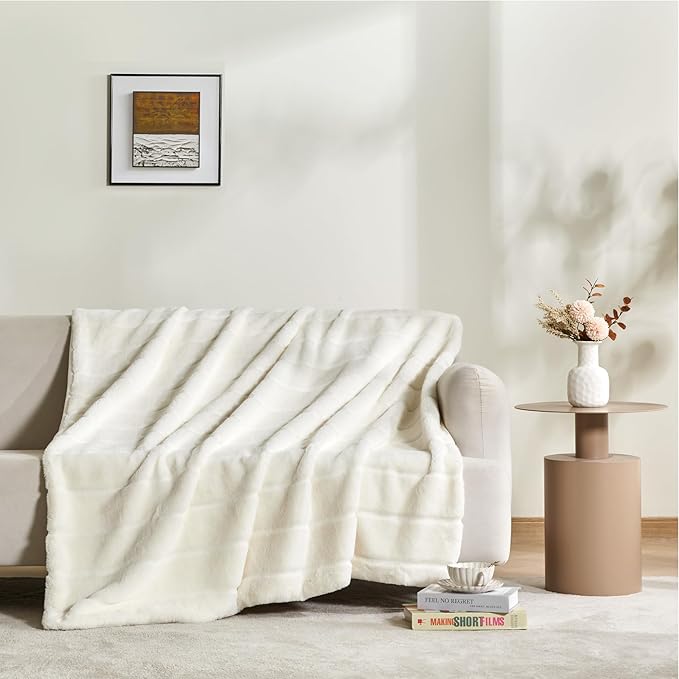 Sophia & William Throw Blanket for Couch Sofa(60x80 Inches) - Faux Fur Throw Soft Cozy, Gifts for Women, Cream