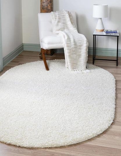 Unique Loom Solid Shag Collection Area Rug (5' 3" x 8' Oval, Snow White)