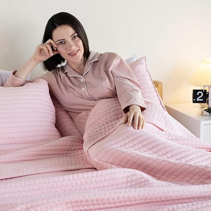 KASENTEX Queen Quilt Set 90"x90" – Soft Washed 3-Layer Lightweight Bedspread, Minimalist Nordic Design, All-Season Spring & Summer Quilt Set (1 Quilt + 2 Pillow Shams), Pink
