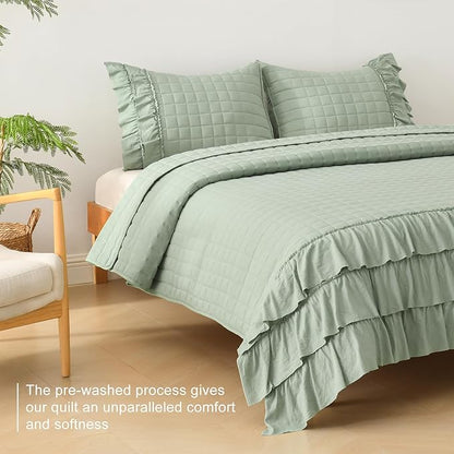 HORIMOTE HOME Asakusa Green Ruffled Quilt Set Queen Size, Geometric Square Stitched Pattern, Pre-Washed Farmhouse Shabby Chic Microfiber Lightweight Bedding Set Bedspread Coverlet for All Season