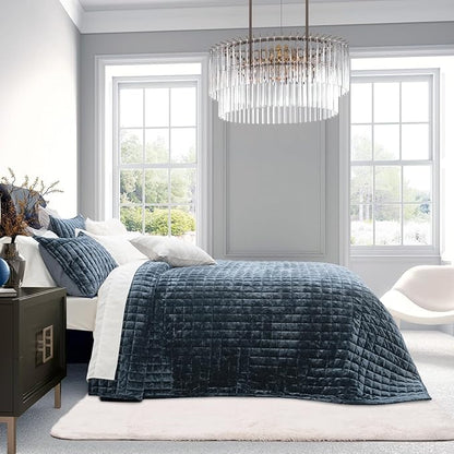 RECYCO Luxury Velvet Quilt Set King Size Bedding Sets, Ultra Soft Velvet Comforter Set, Lightweight Channel Box Stitch Oversized Bedspread Coverlet for All Season, with 2 Shams, Stormy Blue