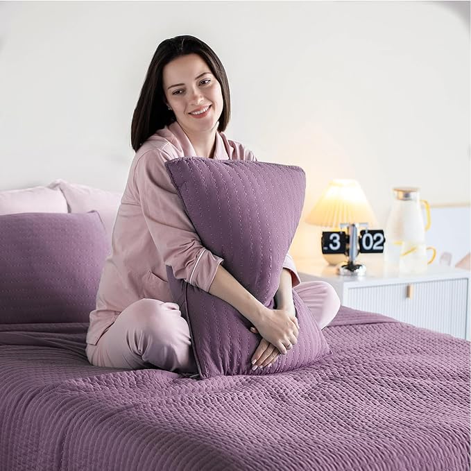 KASENTEX Queen XL Quilt Set 98"x98" – Soft Washed 3-Layer Lightweight Bedspread, Minimalist Nordic Design, All-Season Spring & Summer Quilt Set (1 Quilt + 2 Pillow Shams),Grape Jam Purple