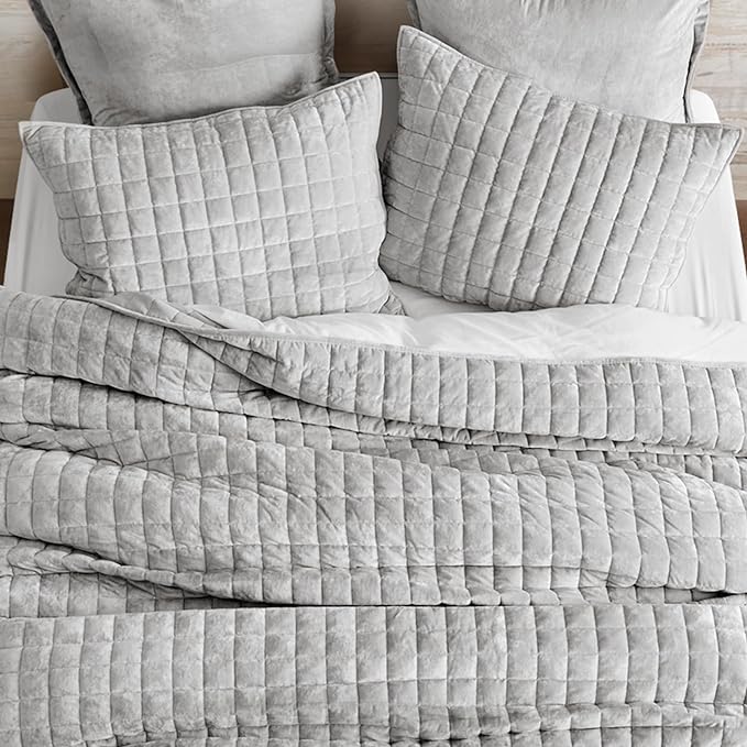 RECYCO Luxury Velvet Quilt Set Full Queen Size Bedding Sets, Ultra Soft Velvet Comforter Set, Lightweight Channel Box Stitch Oversized Bedspread Coverlet for All Season, with 2 Shams, Frost Gray