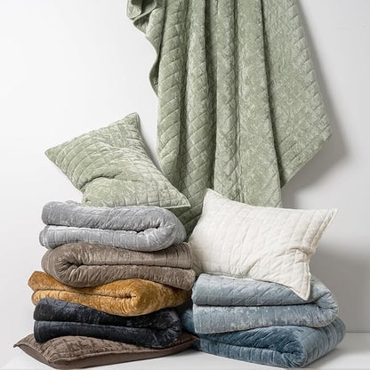 RECYCO Luxury Velvet Quilt Set Full Queen Size Bedding Sets, Ultra Soft Velvet Comforter Set, Lightweight Channel Box Stitch Oversized Bedspread Coverlet for All Season, with 2 Shams, Sage Green