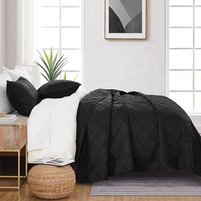 Yiran Quilt Queen Size Bedding Set Black Bedspreads Embossed Diamond Pattern Soft Microfiber Coverlet Bedding Set for All Season with 2 Pillow Shams (Full Queen, 96x90 Inch)