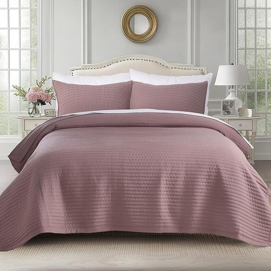 Oversized King Quilt Set 112"x106" – Soft Washed 3-Layer Lightweight California King Bedspread, Minimalist Nordic Design, All-Season Quilt Bedding (1 Quilt + 2 Pillow Shams), Twilight Mauve Purple