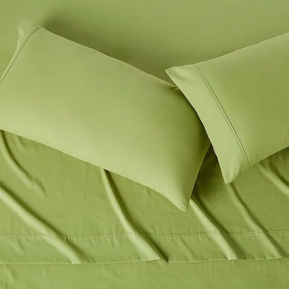 Amazon Basics Lightweight Microfiber 4-Piece Bed Sheet Set, Oliver Light, Solid, King