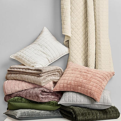 RECYCO Luxury Velvet Quilt Set, California King 118'' x 106'' Oversized Bedspread, Ultra Soft Velvet Comforter, Lightweight Box Stitch Bedding Sets for All Season, with 2 Shams, Olive Green