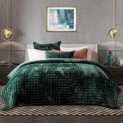 RECYCO Luxury Velvet Quilt Set King Size Bedding Sets, Ultra Soft Velvet Comforter Set, Lightweight Channel Box Stitch Oversized Bedspread Coverlet for All Season, with 2 Shams, Emerald Green