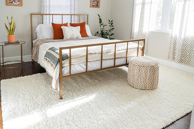 Unique Loom Solid Shag Collection Area Rug (4' 1" x 6' 1" Rectangle, Snow White)