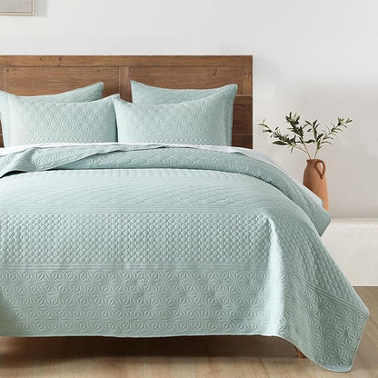 HORIMOTE HOME Sprout Green King Size Quilt Set - Soft Microfiber Bedspread with 2 Shams, Lightweight & All-Season Geometric Coverlet for Cozy Bedding