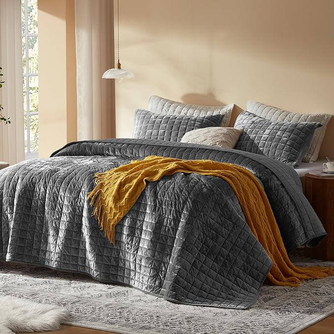 LEAONME Velvet Quilt Full/Queen Size-90''x98'', Lightweight Grey Velvet Comforter Set with 2 Pillow Shams, Soft Bedspread Coverlet Quilted Bedding Set for All Season