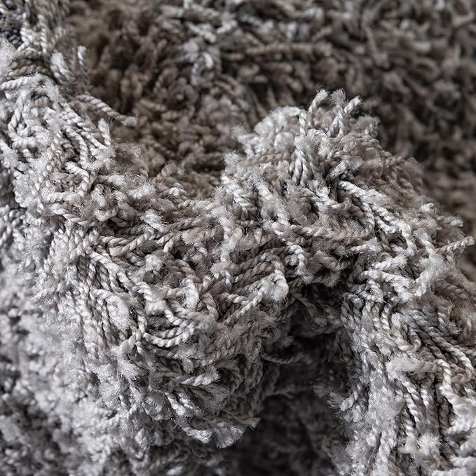 Unique Loom Solid Shag Collection Area Rug (3' 3" Round, Cloud Gray)