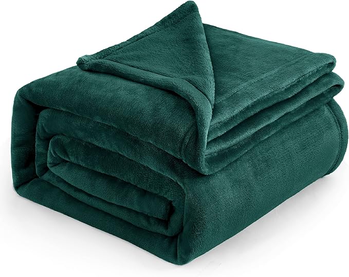 Bedsure GentleSoft Fleece Blankets Queen Size Emerald Green - Bed Blanket Soft Lightweight Plush Fuzzy Cozy Luxury Microfiber, 90x90 inches