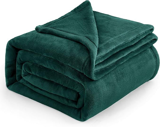 Bedsure GentleSoft Fleece Blankets Queen Size Emerald Green - Bed Blanket Soft Lightweight Plush Fuzzy Cozy Luxury Microfiber, 90x90 inches