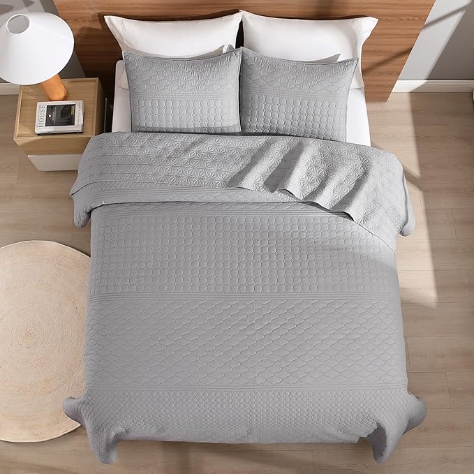 HORIMOTE HOME Grey King Size Quilt Set - Soft Microfiber Bedspread with 2 Shams, Lightweight & All-Season Geometric Coverlet for Cozy Bedding