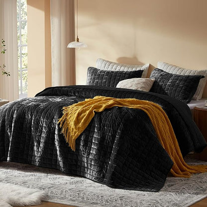 LEAONME Velvet Quilt California King-118''x106'', Lightweight Black Velvet Comforter Set with 2 Pillow Shams, Soft Oversized Bedspread Coverlet Quilted Bedding Set for All Season