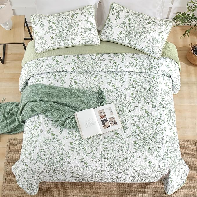 WONGS BEDDING Quilt King Size, Sage Green Quilt Bedding Set with 2 Pillowcases, Botanical Quilt for King Bed, Soft Microfiber Lightweight Coverlet Bedspread for All Season (110"×90", 3 Pieces)