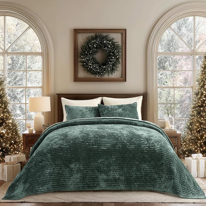 EVERGRACE Velvet Quilt Set Queen Size, Luxurious Soft Striped Channel Bedding Set, Lightweight Velvet Comforter for All Season, Oversized Bedspread Coverlet with 2 Matching Shams, Pine Green