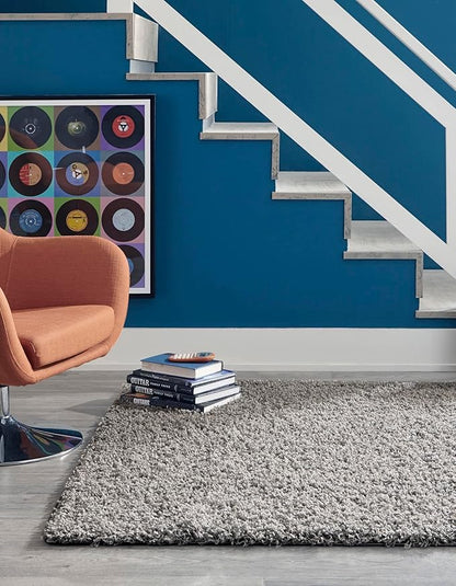 Unique Loom Solid Shag Collection Area Rug (4' 1" x 6' 1" Rectangle, Cloud Gray)