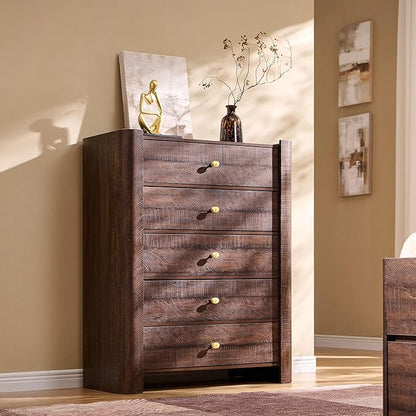 Modern 5 Drawer Dresser for Bedroom, Wooden Chest of Drawers with Curved Profile Design, 39.6" Tall Wood Dresser with Golden Metal Handle for Bedroom, Living Room, Hallway, Brown