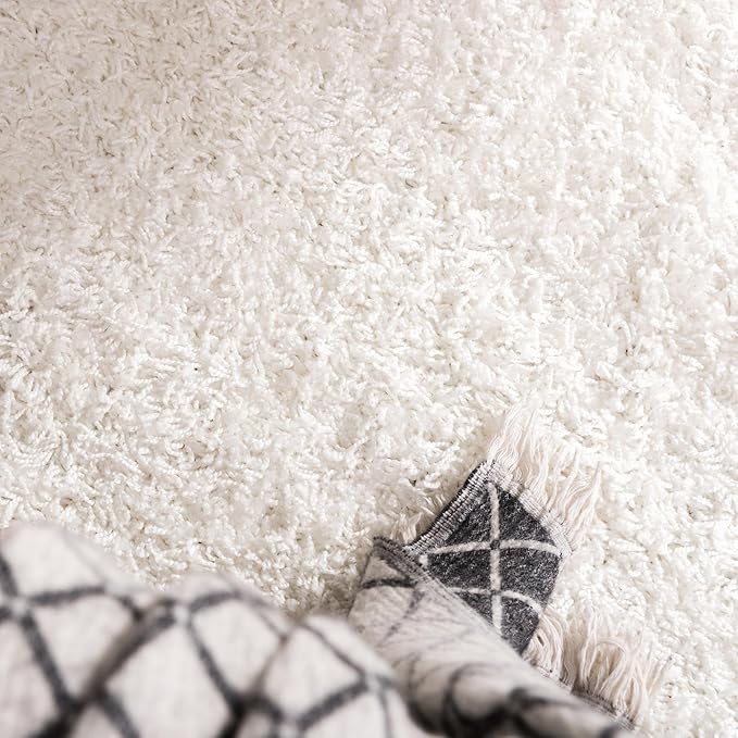 Unique Loom Solid Shag Collection Area Rug (10' 2" Round, Snow White)