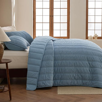 Bedsure Luxury Velvet Quilt Queen Size - Lightweight Velvet Blue Fluffy Comforter Set, Oversized Corduroy Bedspread Coverlet Winter Bedding Set, Pet-Friendly, Tear-Resistant, Ultra-Soft, 90"x96"
