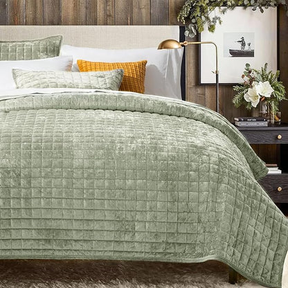 RECYCO Luxury Velvet Quilt Set Full Queen Size Bedding Sets, Ultra Soft Velvet Comforter Set, Lightweight Channel Box Stitch Oversized Bedspread Coverlet for All Season, with 2 Shams, Sage Green