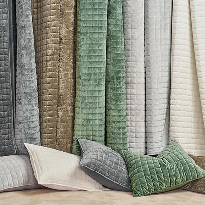 RECYCO Luxury Velvet Quilt Set Twin/Twin XL Size Bedding Sets, Ultra Soft Velvet Comforter Set, Lightweight Channel Box Stitch Oversized Bedspread Coverlet for All Season, with 1 Sham, Bright White