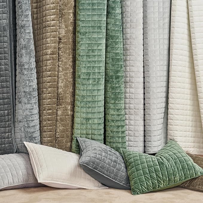 RECYCO Luxury Velvet Quilt Set King Size Bedding Sets, Ultra Soft Velvet Comforter Set, Lightweight Channel Box Stitch Oversized Bedspread Coverlet for All Season, with 2 Shams, Frost Gray