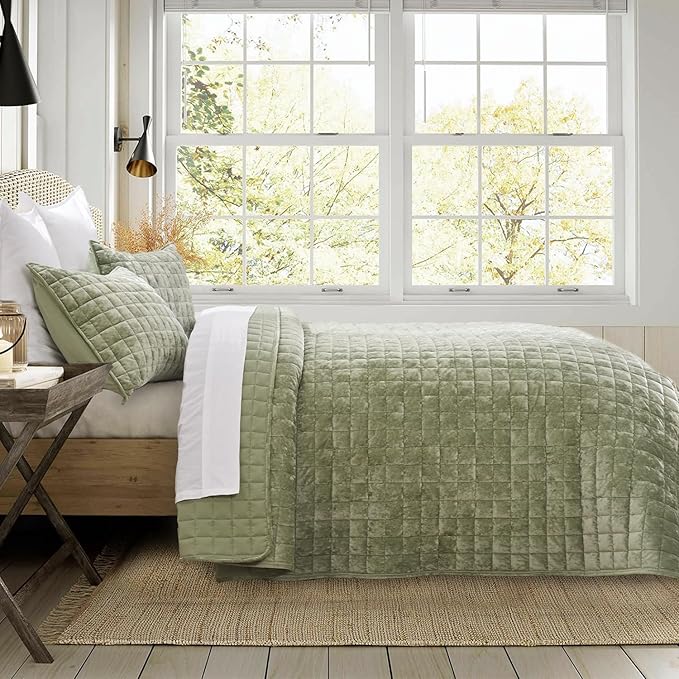RECYCO Luxury Velvet Quilt Set Full Queen Size Bedding Sets, Ultra Soft Velvet Comforter Set, Lightweight Channel Box Stitch Oversized Bedspread Coverlet for All Season, with 2 Shams, Sage Green