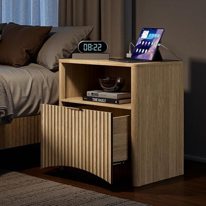 Evermagin Fluted Nightstand with Charging Station, Natural Oak Bedside Table with Drawer and Storage, Wood End Table Mid Century Modern, Large Night Stand for Bedroom
