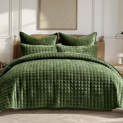 RECYCO Luxury Velvet Quilt Set Full Queen Size Bedding Sets, Ultra Soft Velvet Comforter Set, Lightweight Channel Box Stitch Oversized Bedspread Coverlet for All Season, with 2 Shams, Loden Green