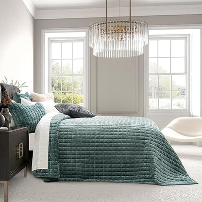 RECYCO Luxury Velvet Quilt Set Twin/Twin XL Size, Lightweight Velvet Comforter Set, Oversized Bedspread Coverlet Quilted Bedding Set, with 1 Matching Pillow Sham, for All Season, Aqua Green